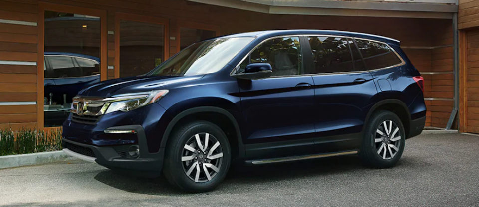 Exterior of the 2020 Honda Pilot in blue